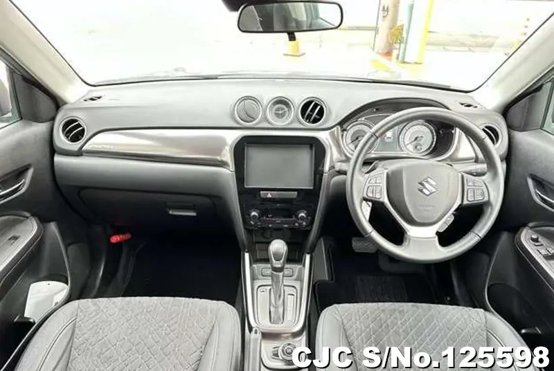 Suzuki Escudo in Gray for Sale Image 5