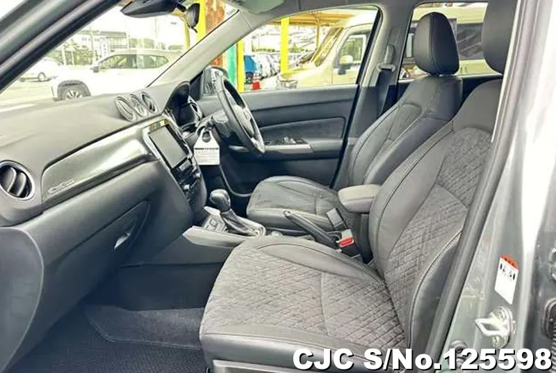 Suzuki Escudo in Gray for Sale Image 6