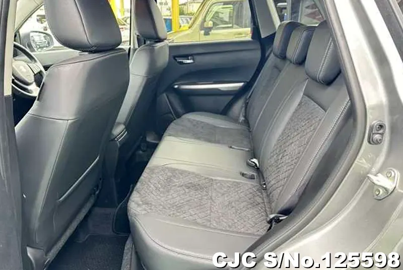 Suzuki Escudo in Gray for Sale Image 7