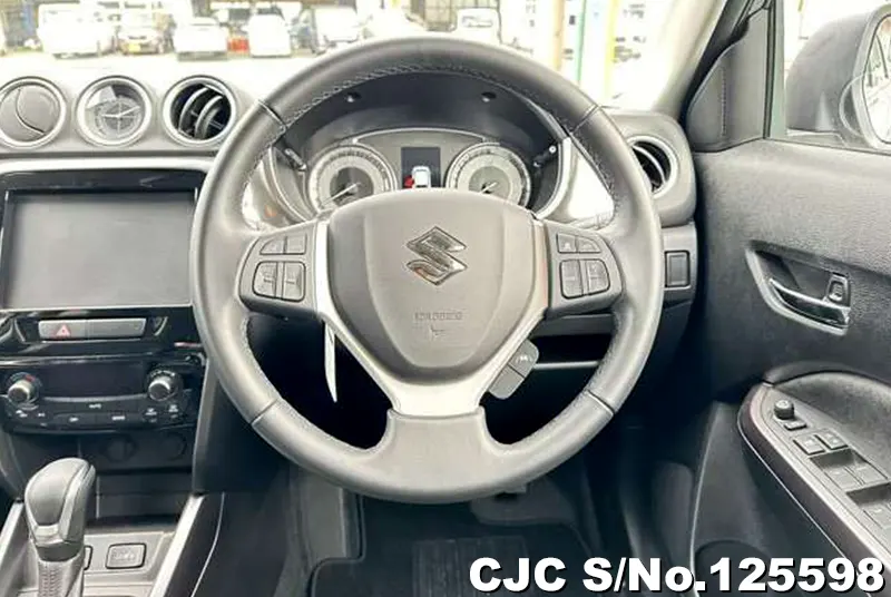 Suzuki Escudo in Gray for Sale Image 8