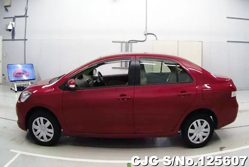 Toyota Belta in Red for Sale Image 5