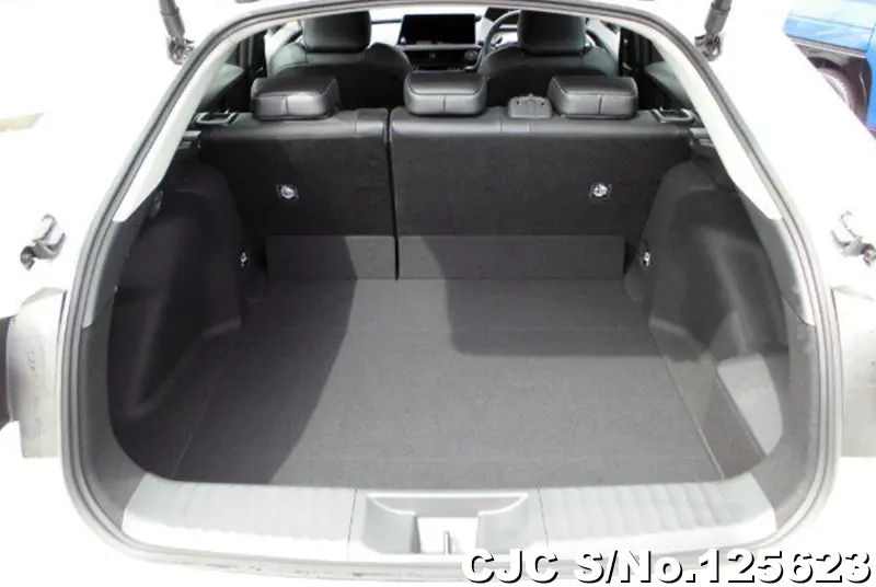 Toyota Prius in Pearl for Sale Image 6