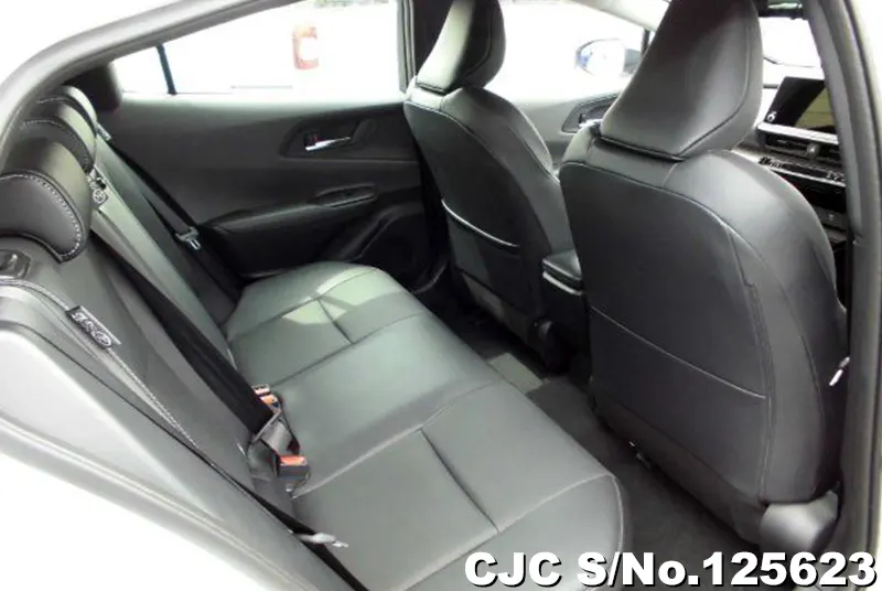 Toyota Prius in Pearl for Sale Image 10