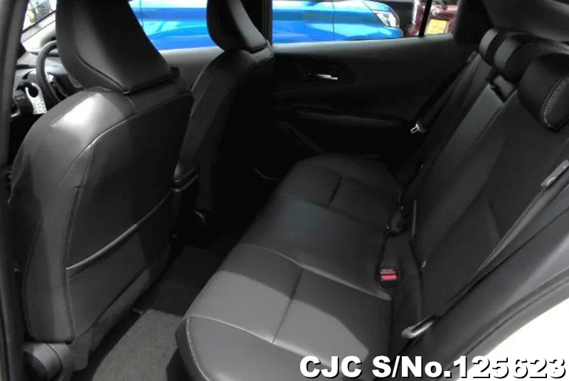 Toyota Prius in Pearl for Sale Image 11