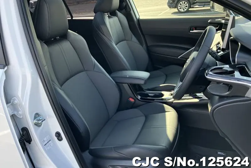 Toyota Corolla Cross in Pearl for Sale Image 6