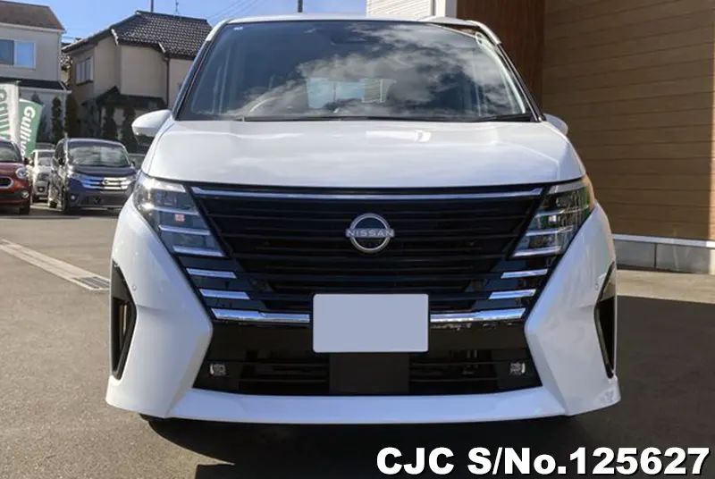 Nissan Serena in Pearl for Sale Image 3