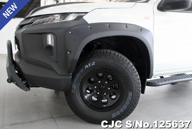 Mitsubishi Triton in White for Sale Image 7