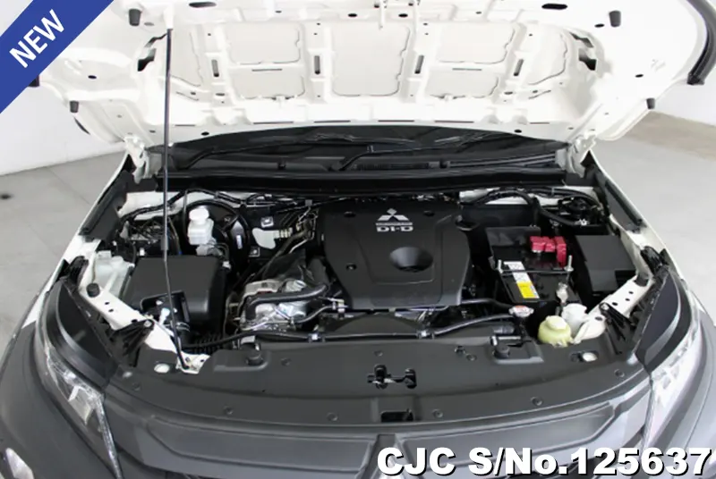 Mitsubishi Triton in White for Sale Image 8