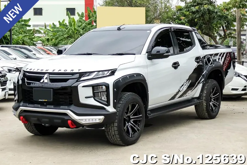 Mitsubishi Triton in White for Sale Image 3