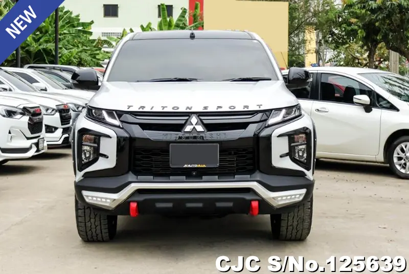 Mitsubishi Triton in White for Sale Image 4