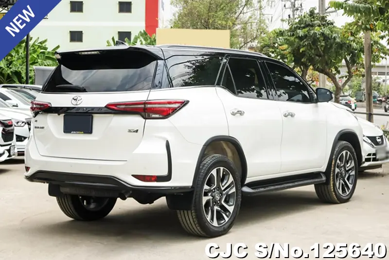 Toyota Fortuner in White for Sale Image 2