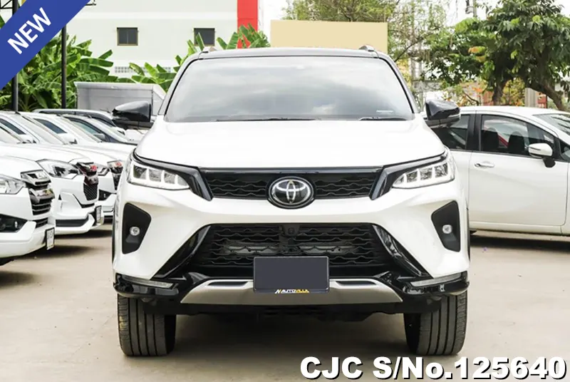 Toyota Fortuner in White for Sale Image 4