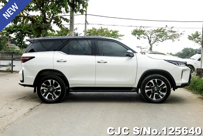Toyota Fortuner in White for Sale Image 6