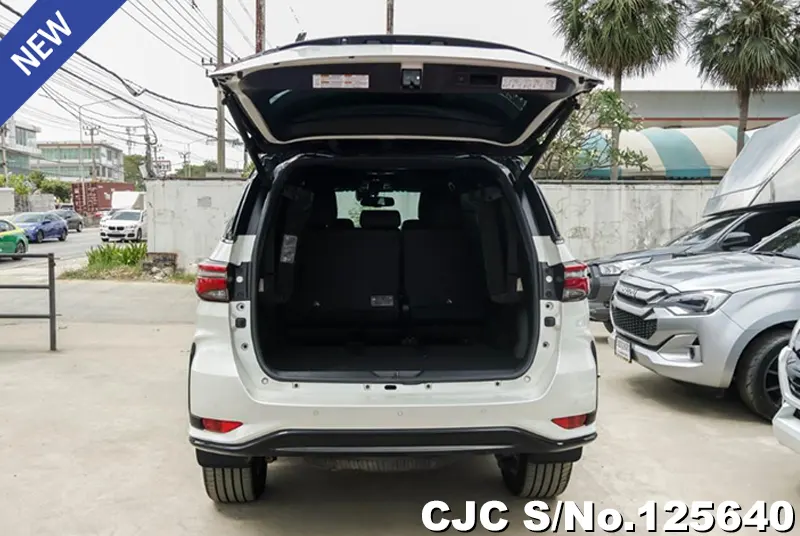 Toyota Fortuner in White for Sale Image 8