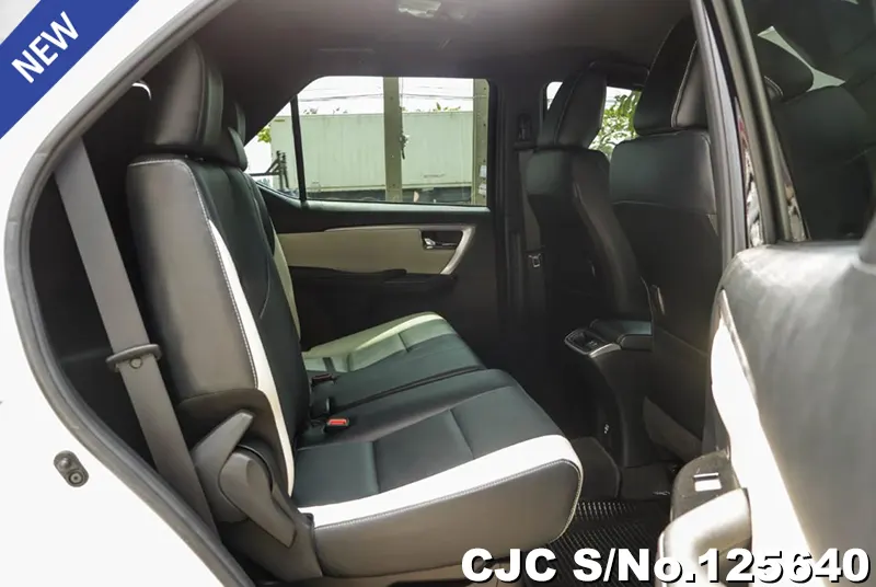 Toyota Fortuner in White for Sale Image 12