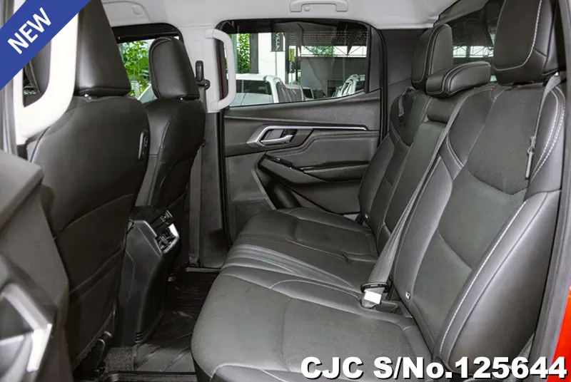 Isuzu D-Max in Orange for Sale Image 11
