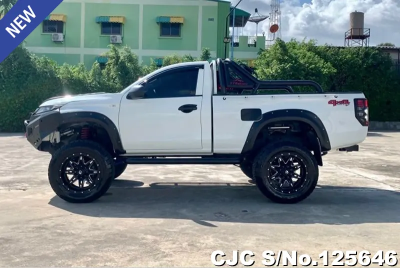 Mitsubishi Triton in White for Sale Image 5