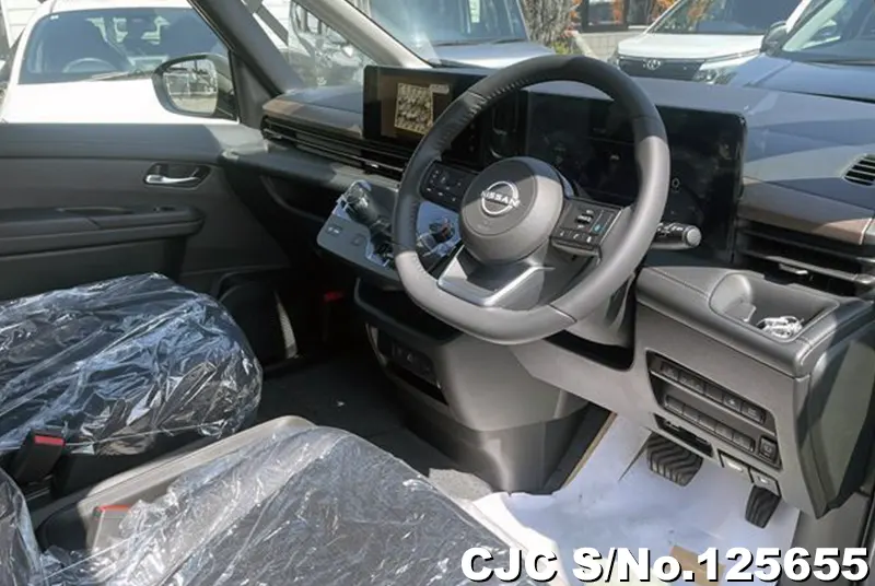 Nissan Serena in Gray for Sale Image 7