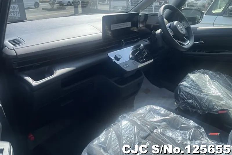 Nissan Serena in Gray for Sale Image 8