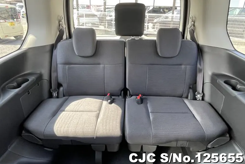 Nissan Serena in Gray for Sale Image 11