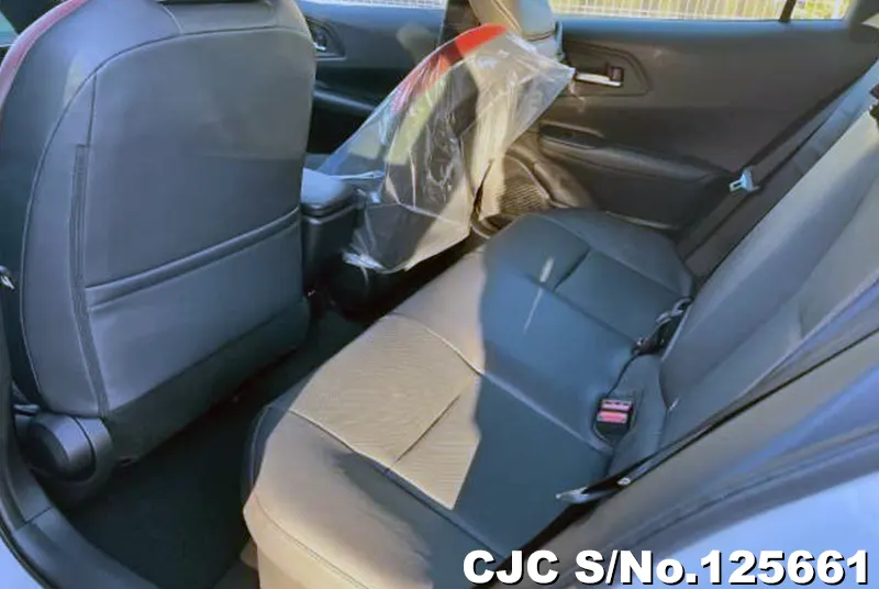 Toyota Prius in Pearl for Sale Image 11