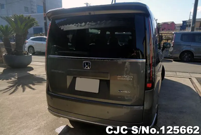 Honda Step Wagon in Gray for Sale Image 1