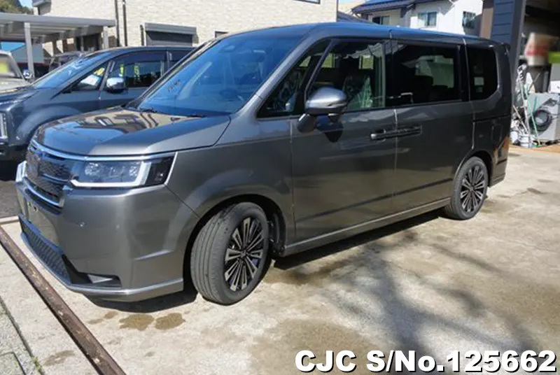 Honda Step Wagon in Gray for Sale Image 2