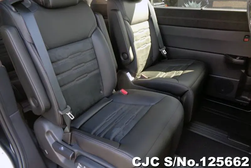 Honda Step Wagon in Gray for Sale Image 5