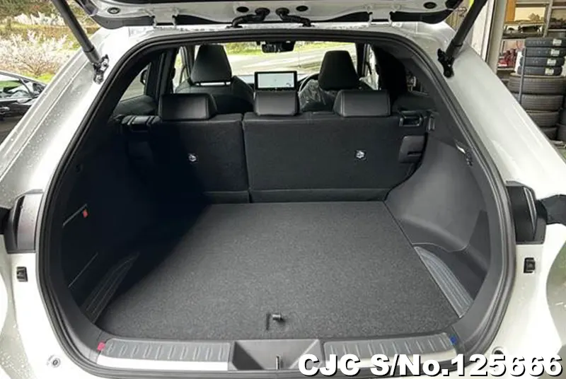 Toyota Harrier in Pearl for Sale Image 6