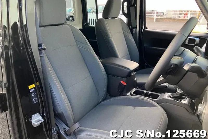 Jeep Wrangler in Black for Sale Image 7
