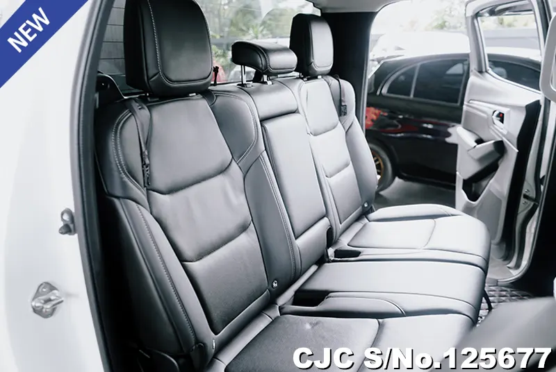 Isuzu D-Max in White for Sale Image 7
