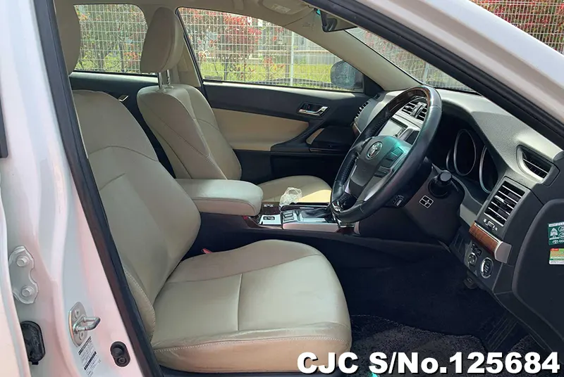 Toyota Mark X in White for Sale Image 10