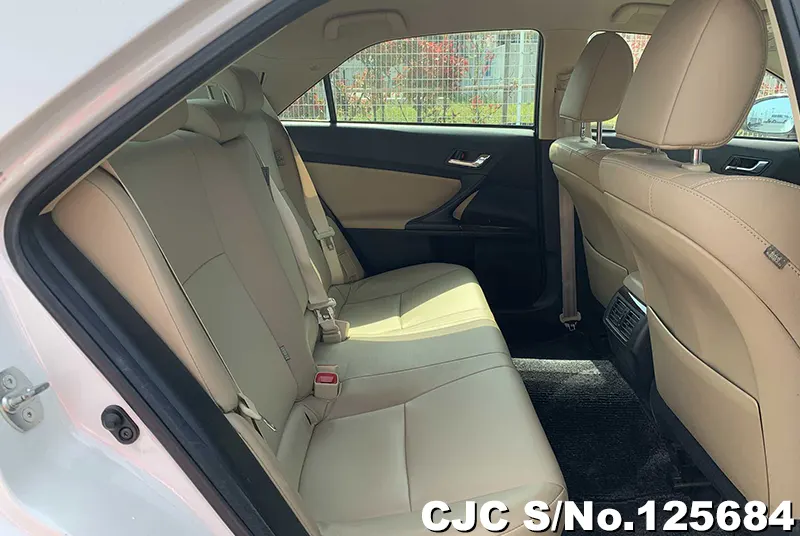 Toyota Mark X in White for Sale Image 11