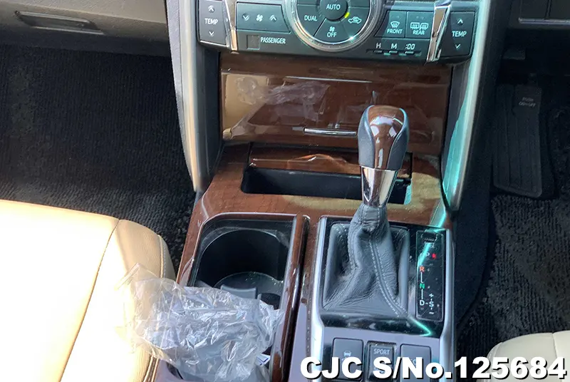 Toyota Mark X in White for Sale Image 13