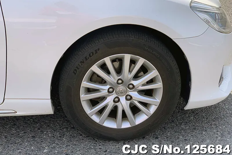 Toyota Mark X in White for Sale Image 14