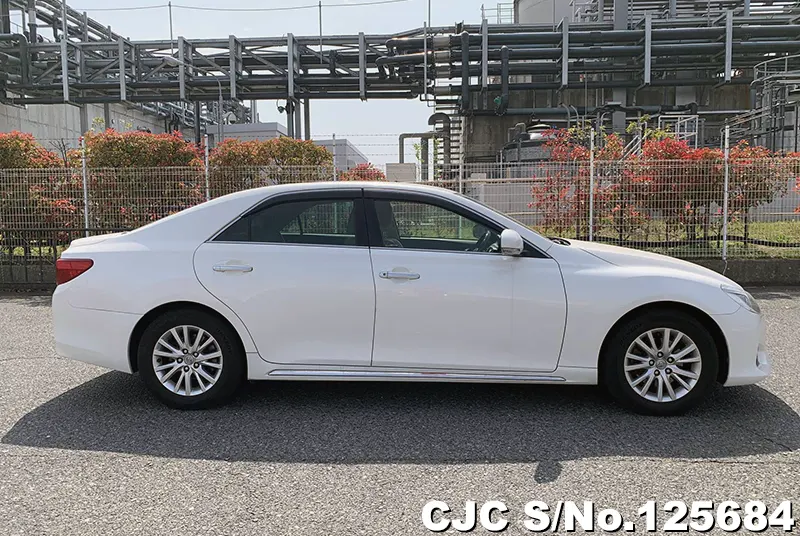 Toyota Mark X in White for Sale Image 6