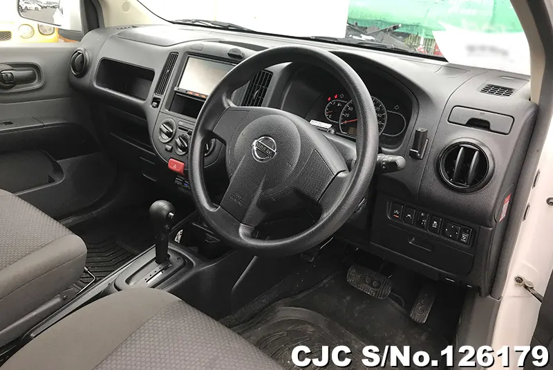 Nissan AD Van in White for Sale Image 2