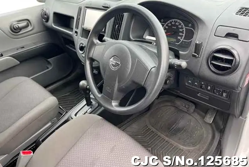 Nissan AD Van in White for Sale Image 5