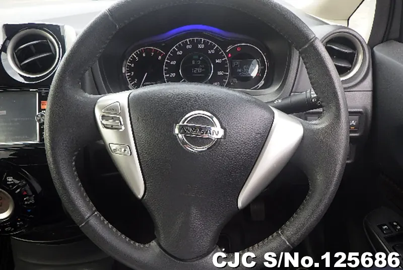 Nissan Note in Gray for Sale Image 12
