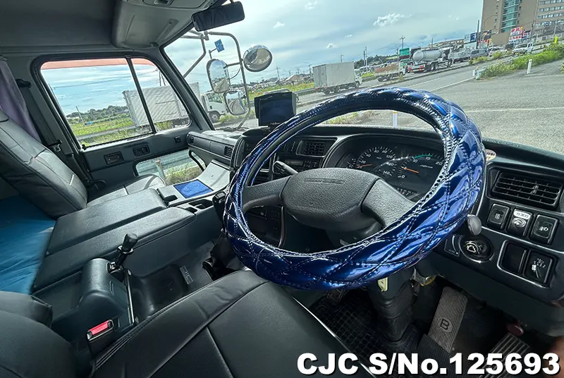 2003 Nissan / UD Stock No. 125693