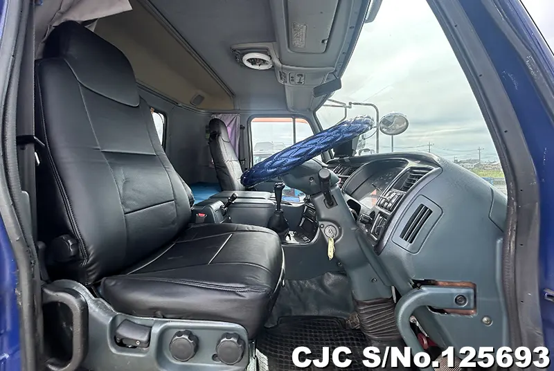 2003 Nissan / UD Stock No. 125693