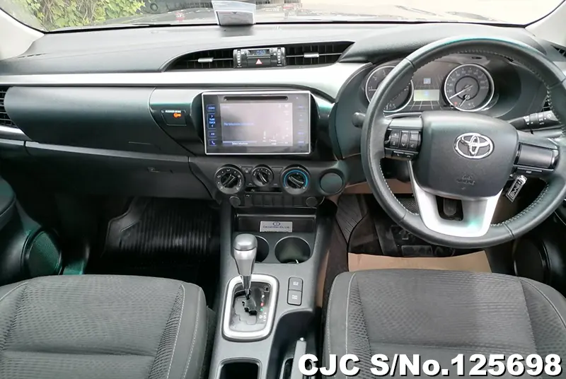 Toyota Hilux in Gray for Sale Image 11