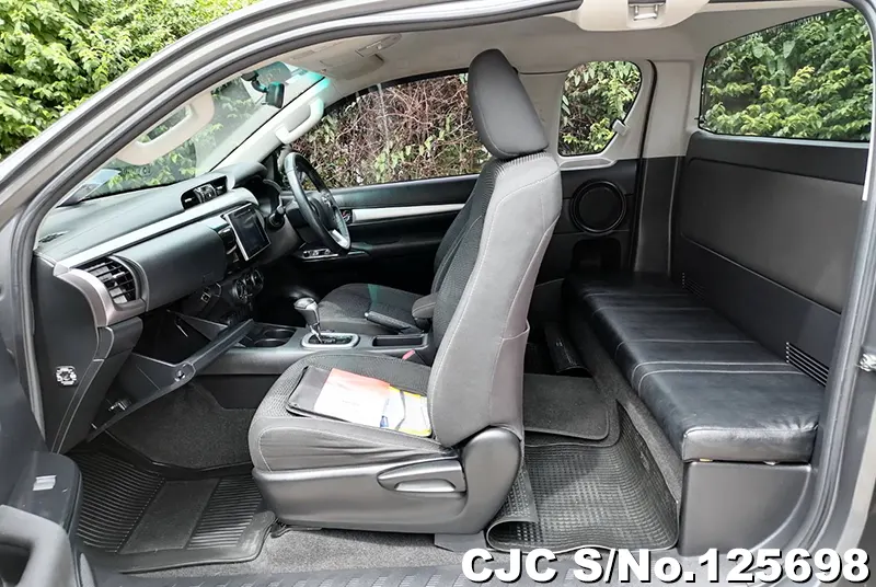 Toyota Hilux in Gray for Sale Image 13