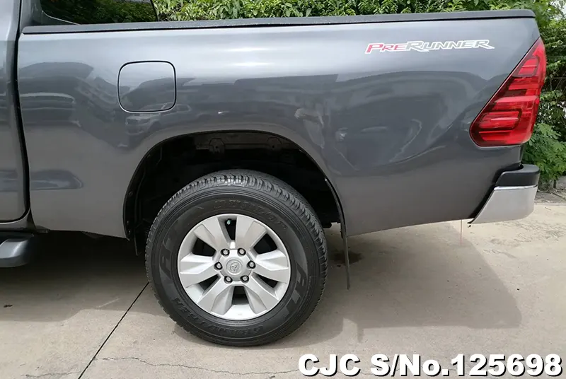 Toyota Hilux in Gray for Sale Image 15