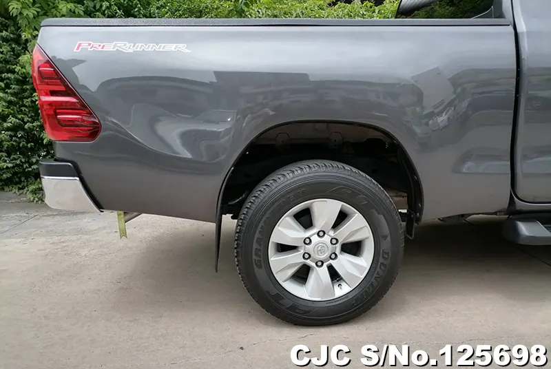 Toyota Hilux in Gray for Sale Image 18