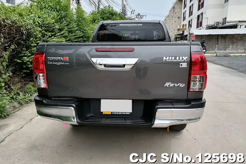 Toyota Hilux in Gray for Sale Image 5