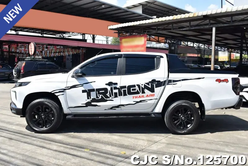 Mitsubishi Triton in White for Sale Image 4