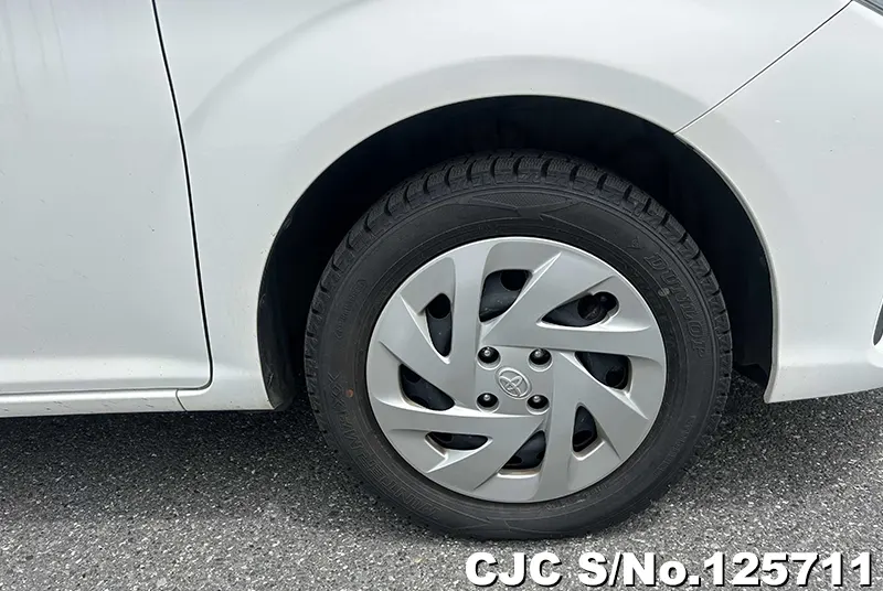 Toyota Corolla Axio in White for Sale Image 13
