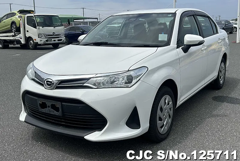 Toyota Corolla Axio in White for Sale Image 3
