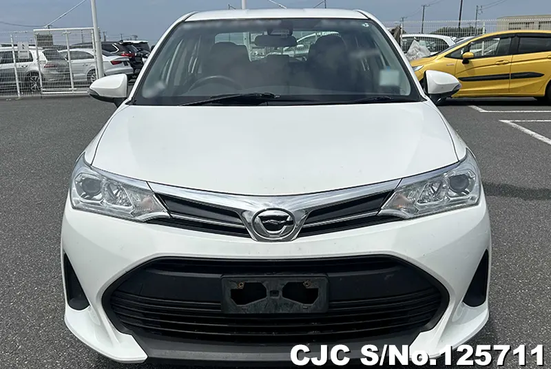 Toyota Corolla Axio in White for Sale Image 4